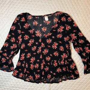 H&M Floral V-Neck Long Sleeve Blouse